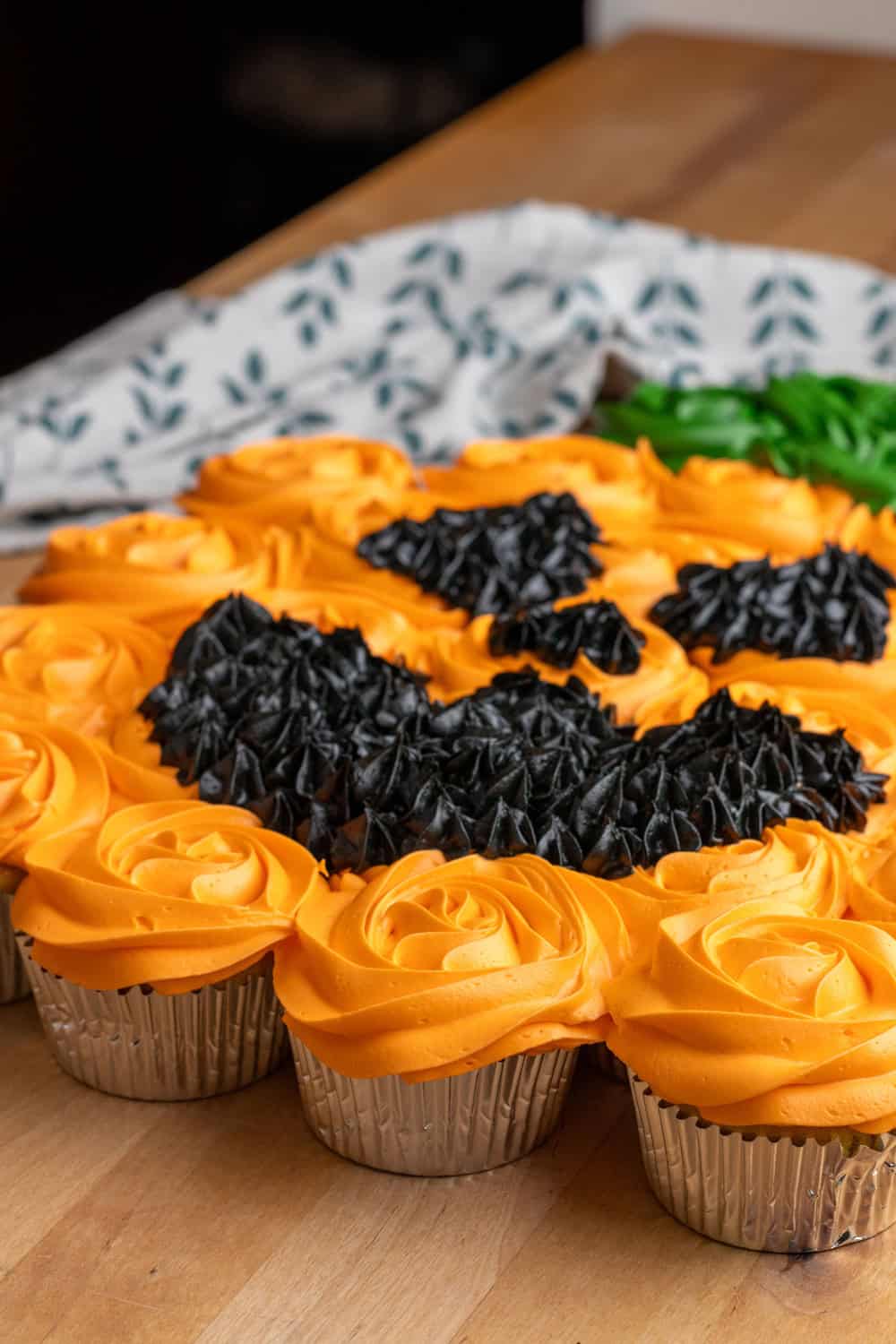 Pumpkin Pull-Apart Cupcakes